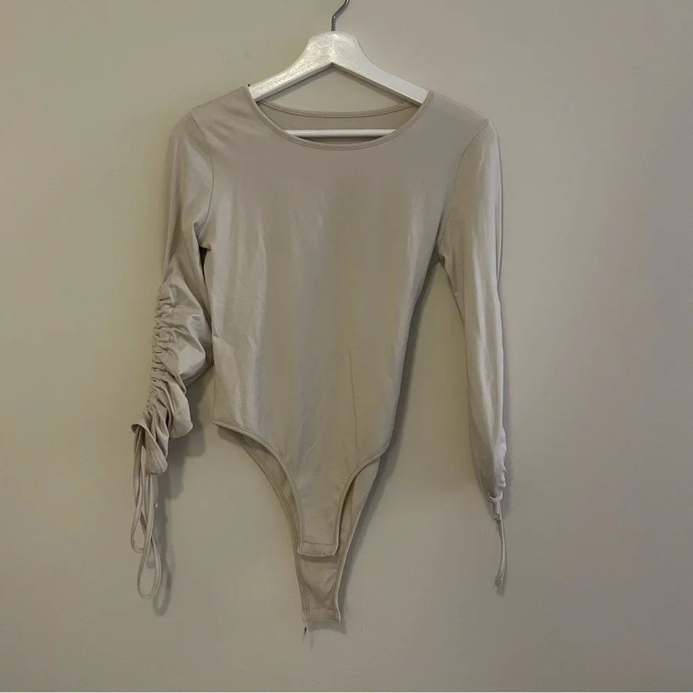 Shein Tops Soft Cream and White Fitted Neutral Stretchy Minimalist Basic Shirts - Picture 2 of 15